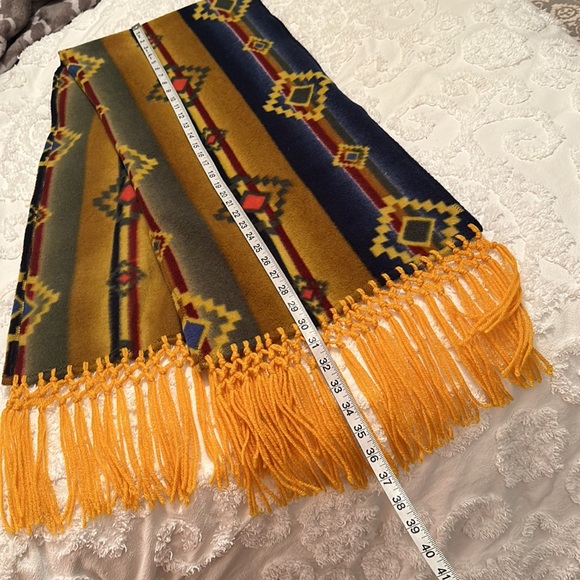 Super soft fleece Aztec southwestern blanket scarf. Multicolored mustard yellow - Picture 6 of 9